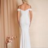 El vestido floral de hombros descubiertos: romanticismo bajo luces contemporáneas