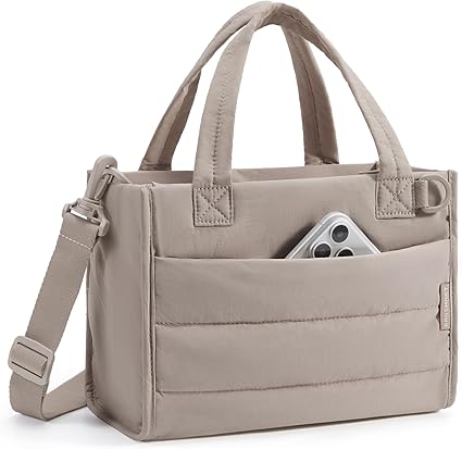El mini tote acolchado: cuando la practicidad aprendió a verse adorable